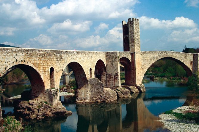 Besalú, Banyoles Lake & Garrotxa Volcanoes Small Group From Girona