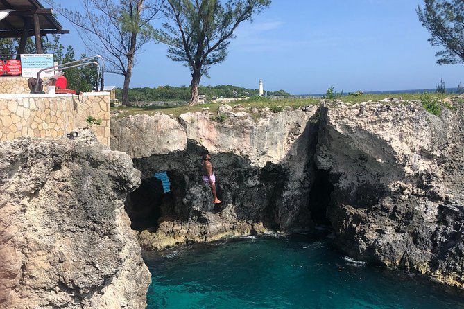 Blue Hole Mineral Springs, Ricks Café, and Shopping Combo Tour