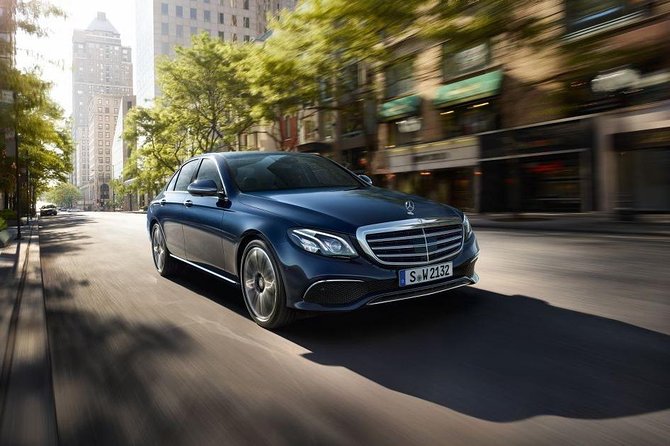 Bordeaux to Airport Private Transfer in Business Sedan