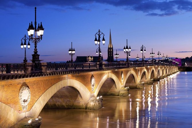 Bordeaux to Lascaux and Dordogne Valley Private Sightseeing Tour