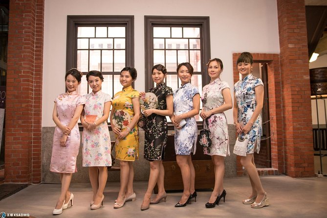 Changing Cheongsam in Dadaocheng, Taipei City