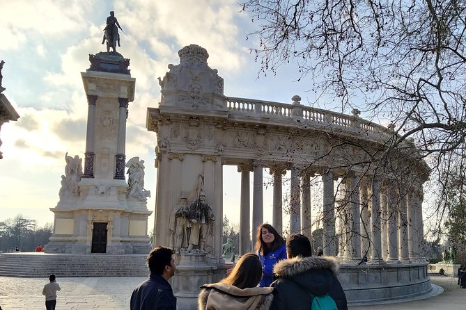 Cibeles Rooftop and Retiro Park Tour With Professional Guide - Meeting and Pickup