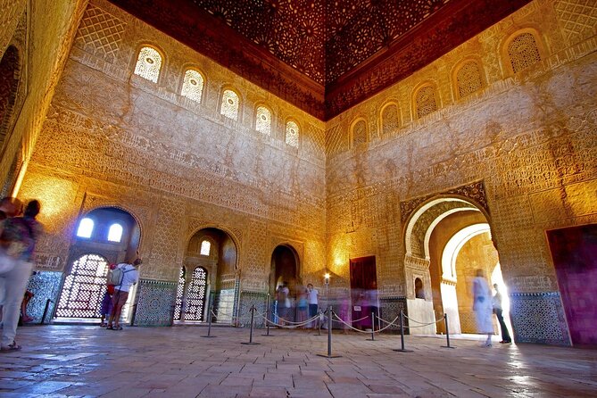 Complete Guided Tour of the Alhambra and Generalife Premium Group