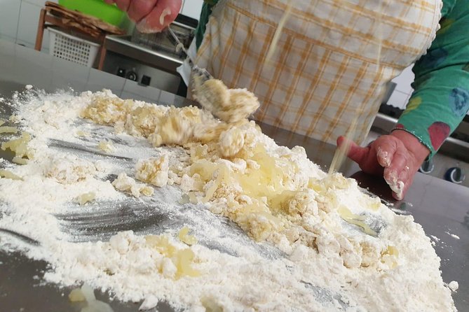Cooking Class and Market Tour in Civitavecchia
