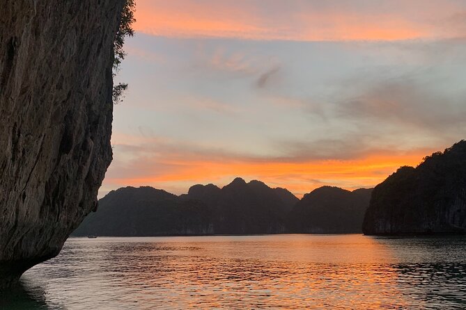 Discover Bioluminescent Plankton Using Kayak in Lan Ha Bay