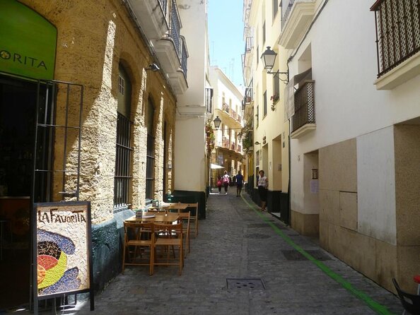 Discover the Fascinating History of Cadiz Old Town on a Private Walking Tour