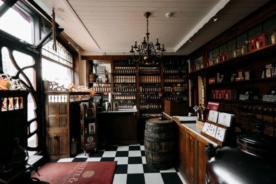 Dordrecht: Distillery Tour With Dutch Gin & Genever Tasting