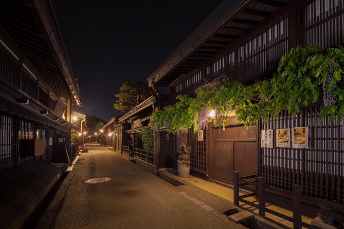 夜の都市の風景を探す 高山の夜のツアー（約50分）