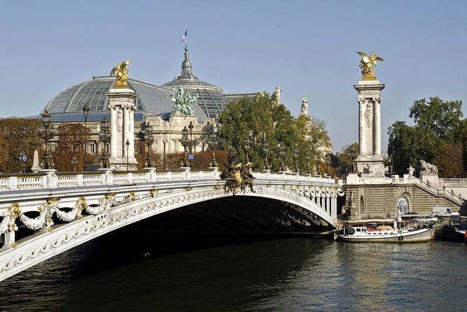 Emily in Paris Themed Private Tour in Paris With Hotel Pick-Up