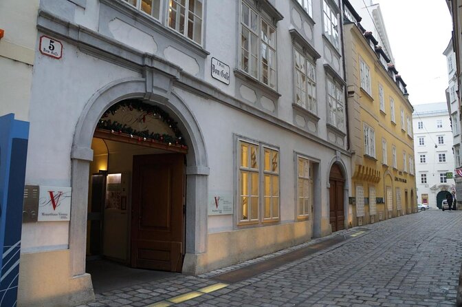 Exciting History Tour and Discovery of Viennas Secrets