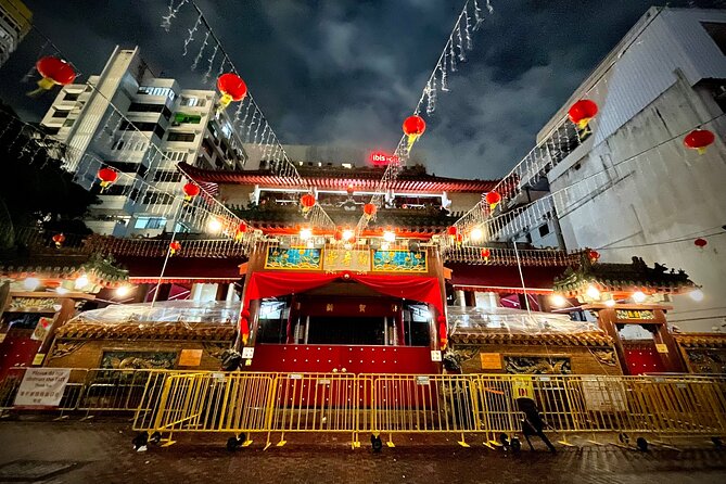 Experiential Night Walk Across the Heart of Singapore City