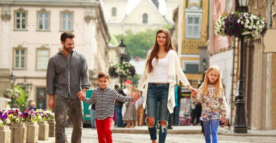 Family Tour of Linz’s Old Town, Pöstlingberg and Grottenbahn