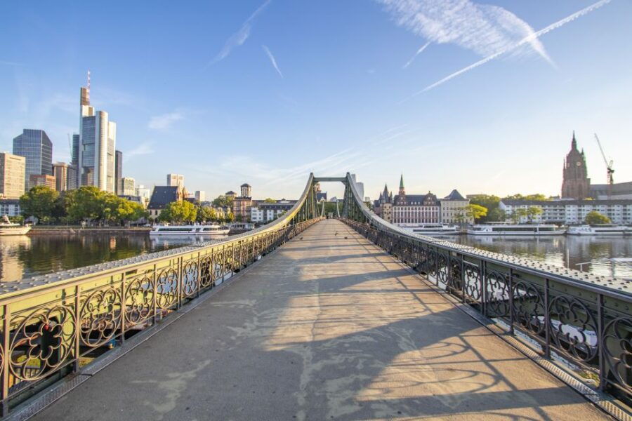 Frankfurt: Best Photogenic Spots Tour With a Local