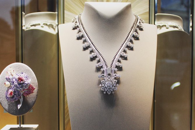 French Luxury, an Unusual Private Visit - Good To Know