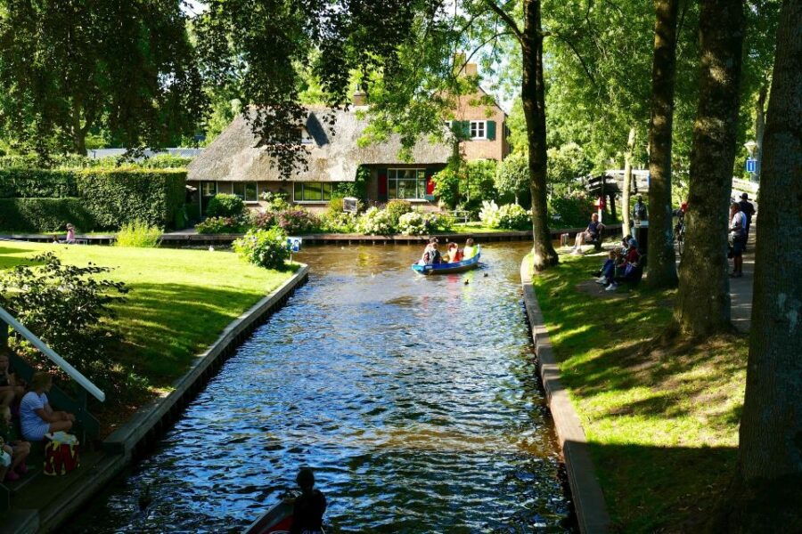 From Amsterdam: Private Sightseeing Tour to Giethoorn - Good To Know