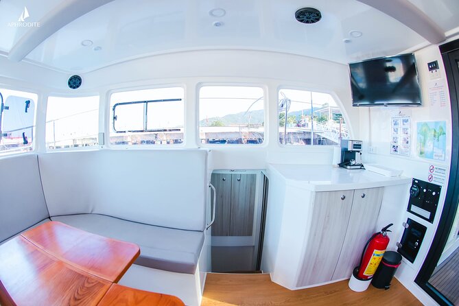 From Da Nang: 4 Hours of Luxury Yacht Rental Son Tra Peninsula