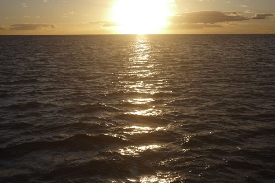 From Kona: Honokohau Sunset Boat Trip With Drinks and Snacks - Good To Know