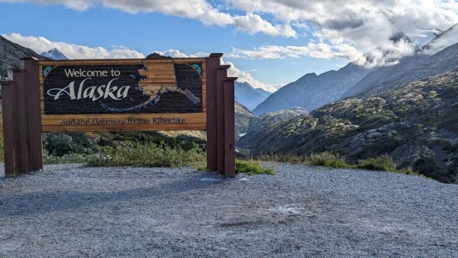 From Skagway: Yukon Sled Dog Mushing & White Pass Combo