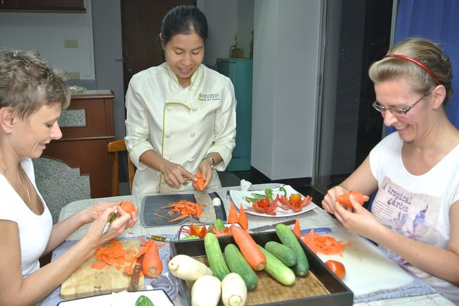 Full Day Professional Thai Fruit and Vegetable Carving Class
