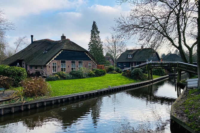 Giethoorn and Zaanse Schans Day Tour Small Group Incl. Boat Ride - Tour Details and Logistics