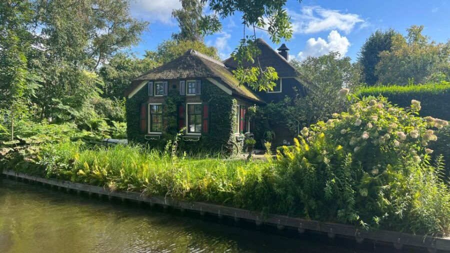 Giethoorn Walking Tour With Your Smartphone - Good To Know