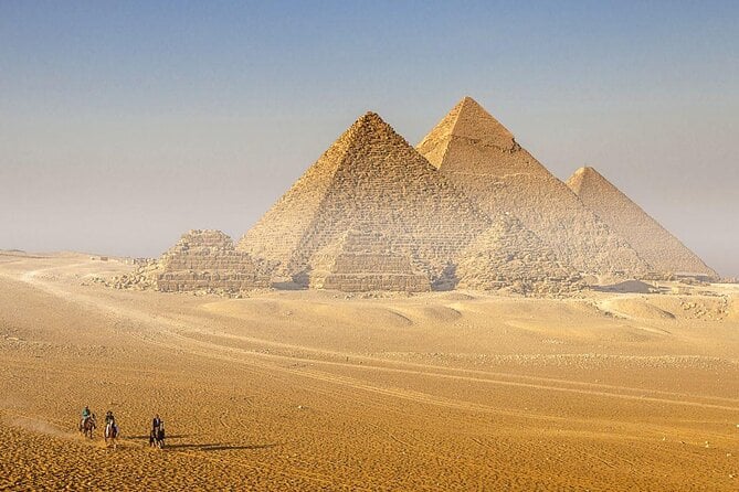 Giza Pyramids, Memphis, and Saqqara Private Guided Tour
