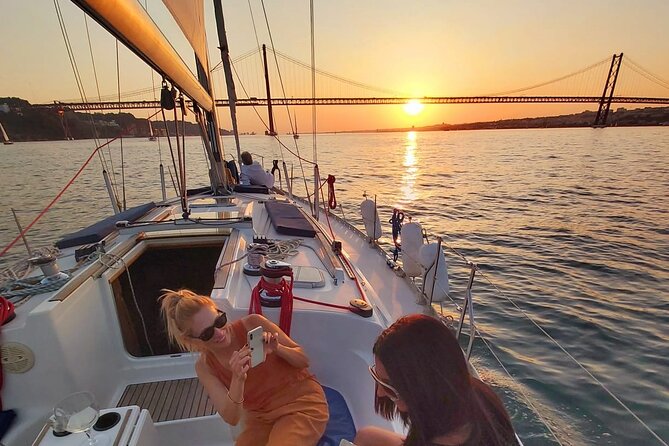 Golden Hour Boat Tour - Sunset Sailing by the Monuments With Wine - Overview and Inclusions