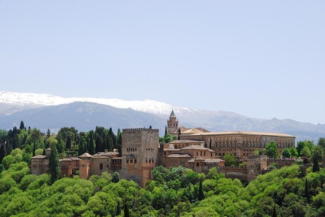 Golden Hour in Granada: Sunset Walking Tour With Play Granada