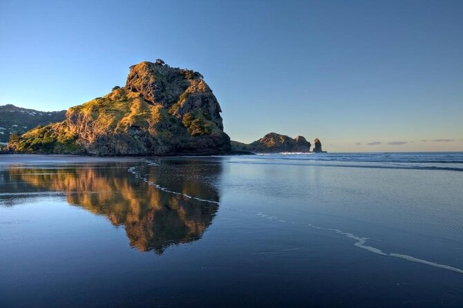 Group Lesson at Piha Beach, Auckland