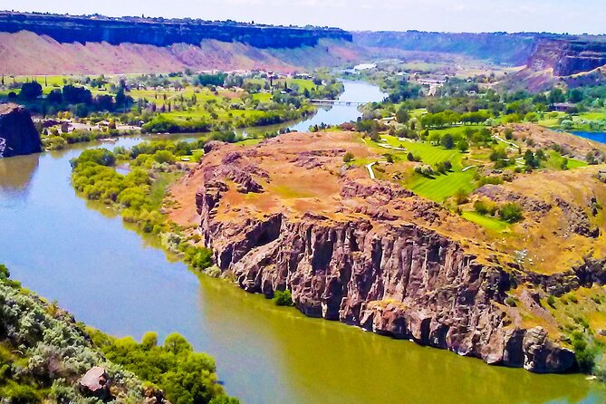 Guided Half-Day Tour to Dierkes Lake & Shoshone Falls