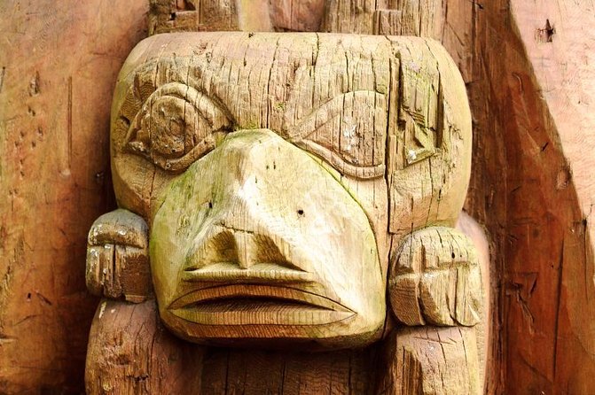 Guided Walking Tour in Totem Park NATIONAL PARK