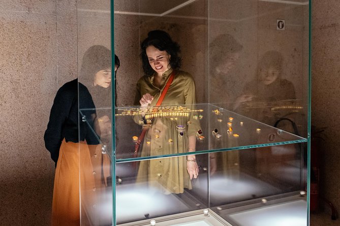 Gulbenkian Museum & Surroundings Private Tour With Locals - Overview of Gulbenkian Museum