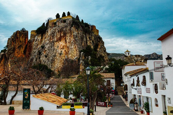 Half-Day Private Guided Tour in Guadalest by Luxury Car - Tour Duration and Highlights