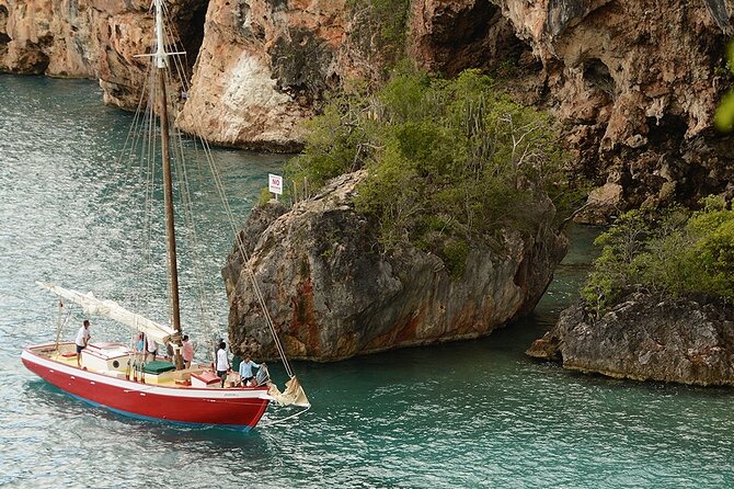 Half-Day Sail, Snorkel Adventure, and Lunch at Little Bay
