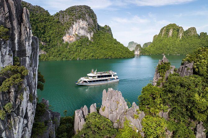 Halong Bay Luxury Cruise Day Trip: Buffet Lunch & Limousine Bus - Inclusions on the Luxury Cruise Day Trip