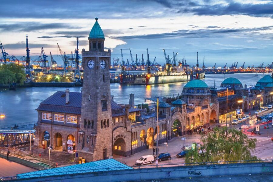 Hamburg: Scenic Guided Tour by Private Car for 2 or 4 Hours