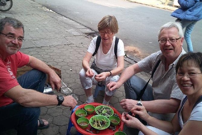 HANOI MOTORBIKE TOURS: Half Day Red River Countryside History Culture