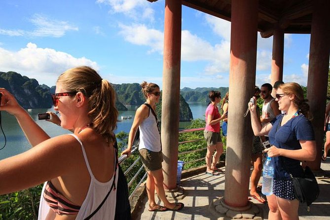 Hanoi to Halong Bay 2-Day Cruise With Vietnamese Cooking Class
