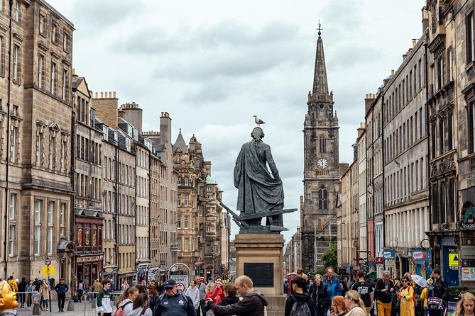 Highlights & Hidden Gems With Locals: Best of Edinburgh Private Tour - Tour Overview and Features
