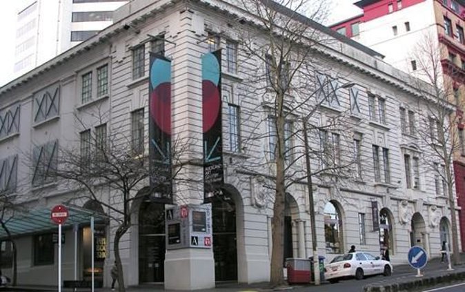 Hīkoi to Britomart Guided Walking Tour - Auckland Art Gallery