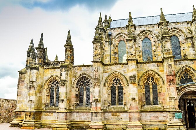Historic Edinburgh and Rosslyn Chapel Full-Day Private Tour in a Premium Minivan