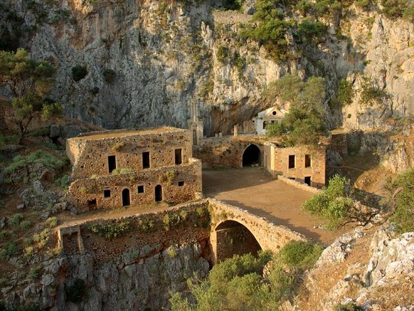 Historic Heritage Tour of Santorini (Akrotiri)