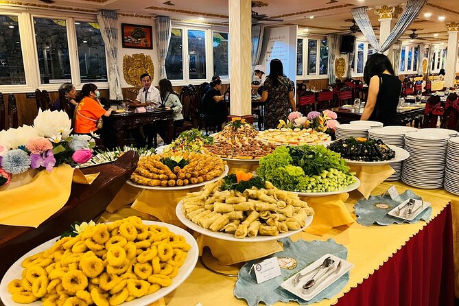 Ho Chi Minh City: Saigon River Dinner Cruise With Live Music