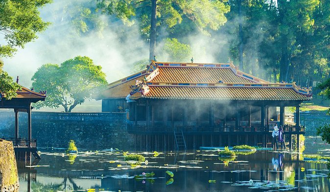 Hue Full Day Tour: Hue Citadel, Thien Mu Pagoda and Tomb of Khai Dinh - Hue Citadel: Exploring the Historical Fortress