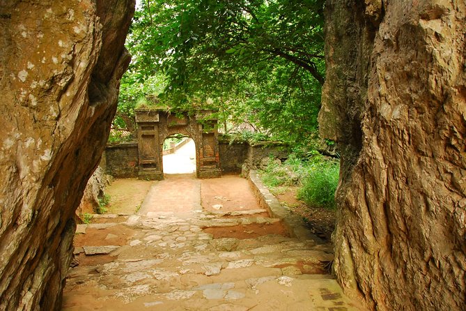 Hue To Hoi An By Private Car via Hai Van Pass, Golden Bridge, Marble Mountains