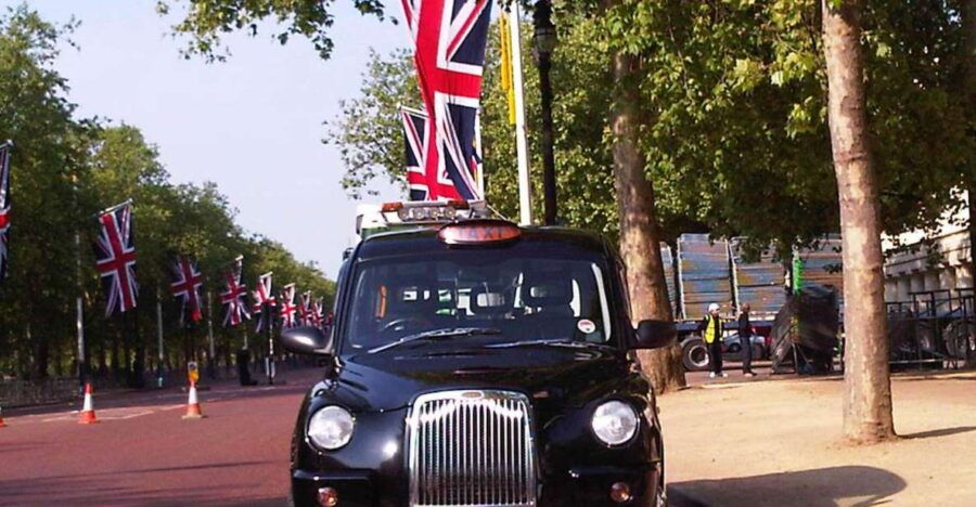 Iconic London: Bard, Beatles, Bond & Baker Street - Shakespeares Globe Theatre and Residence