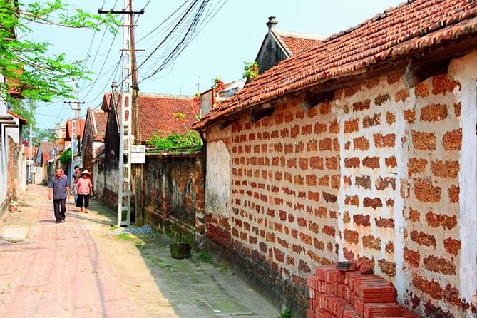 Instagram Tour Duong Lam Ancient Village With Train Street Visit - Tour Highlights
