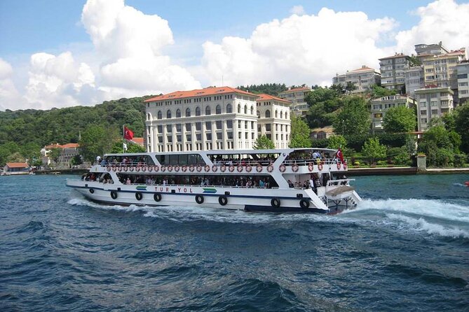 Istanbul Modern City Tour With Bosphorus Boat Tour And Dolmabahce - Experience the Vibrant Energy of Istanbul