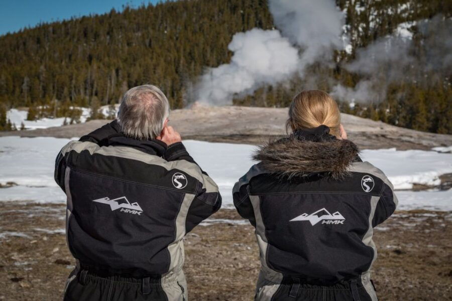 Jackson: Yellowstone Snowmobile Tour to Old Faithful