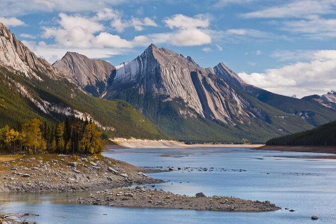 Jasper National Park Tour: Maligne Valley, Medicine Lake and Spirit Island